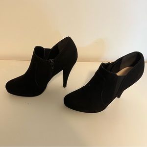 Fergie Cacey Black Ankle Zipper Boots Size 6.5